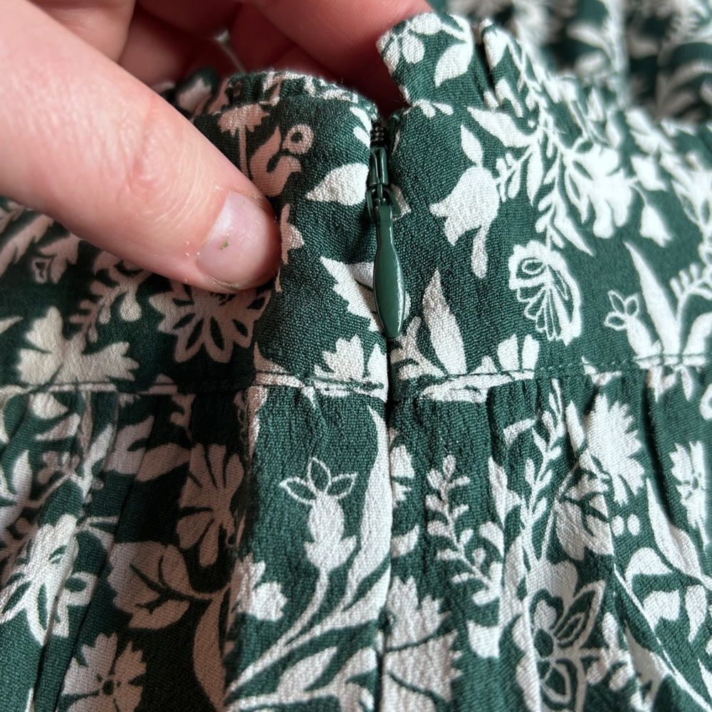 Boden Multi Tiered Crepe Skirt Green Floral Pattern Women’s Size 2P - Picture 8 of 11